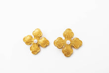 Load image into Gallery viewer, Megan Pearl Studs
