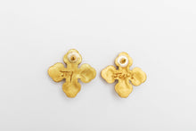 Load image into Gallery viewer, Megan Pearl Studs

