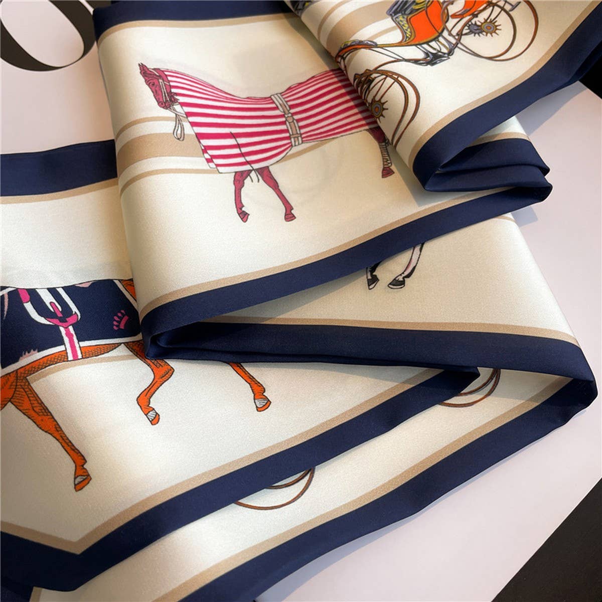 Thin equestrian twilly